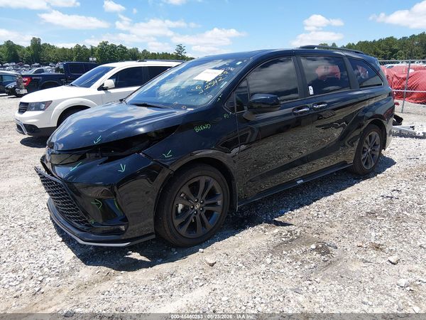 2025 TOYOTA SIENNA XSE