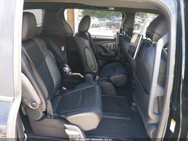 2025 TOYOTA SIENNA XSE