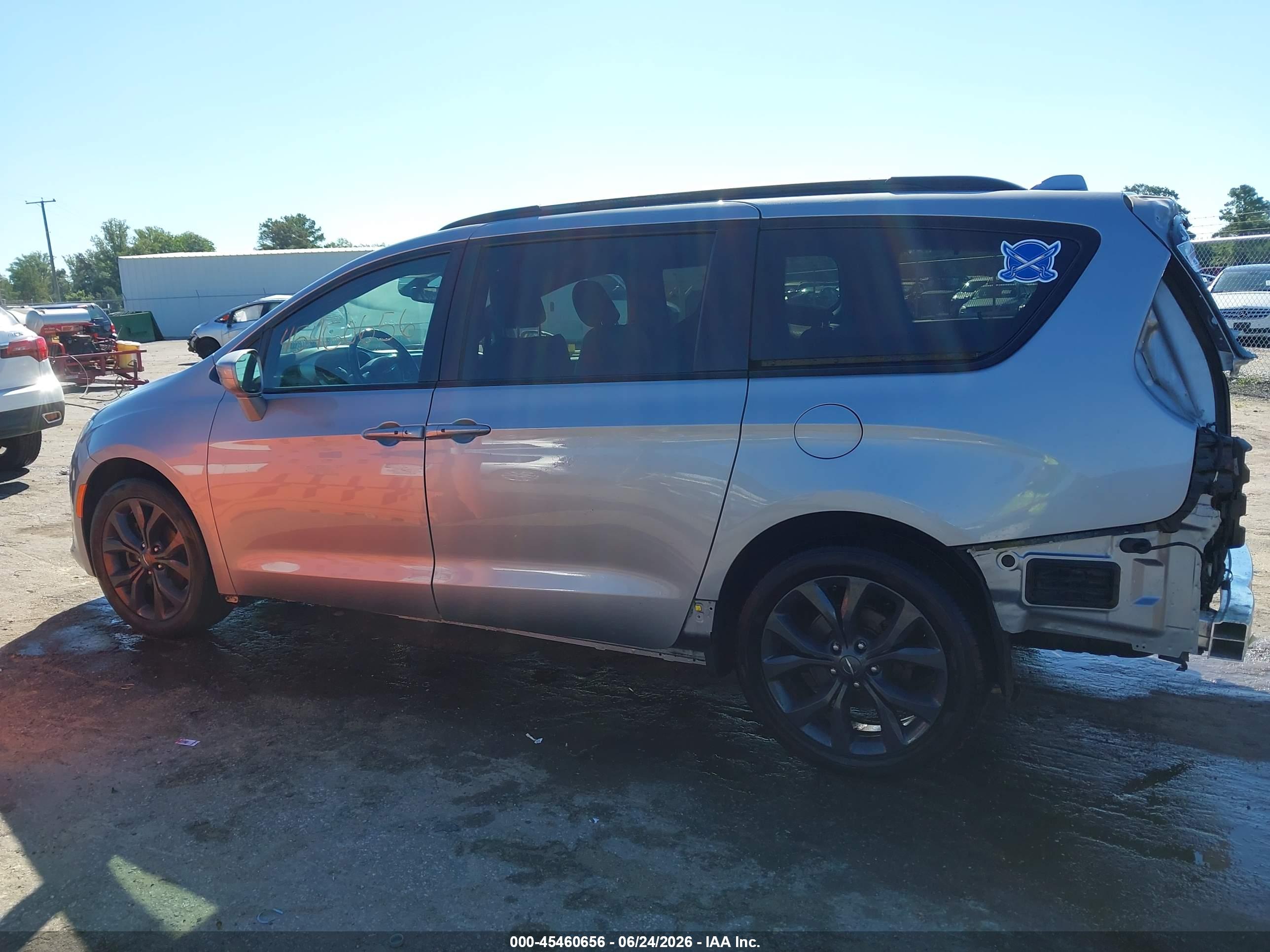 2020 CHRYSLER PACIFICA TOURING L