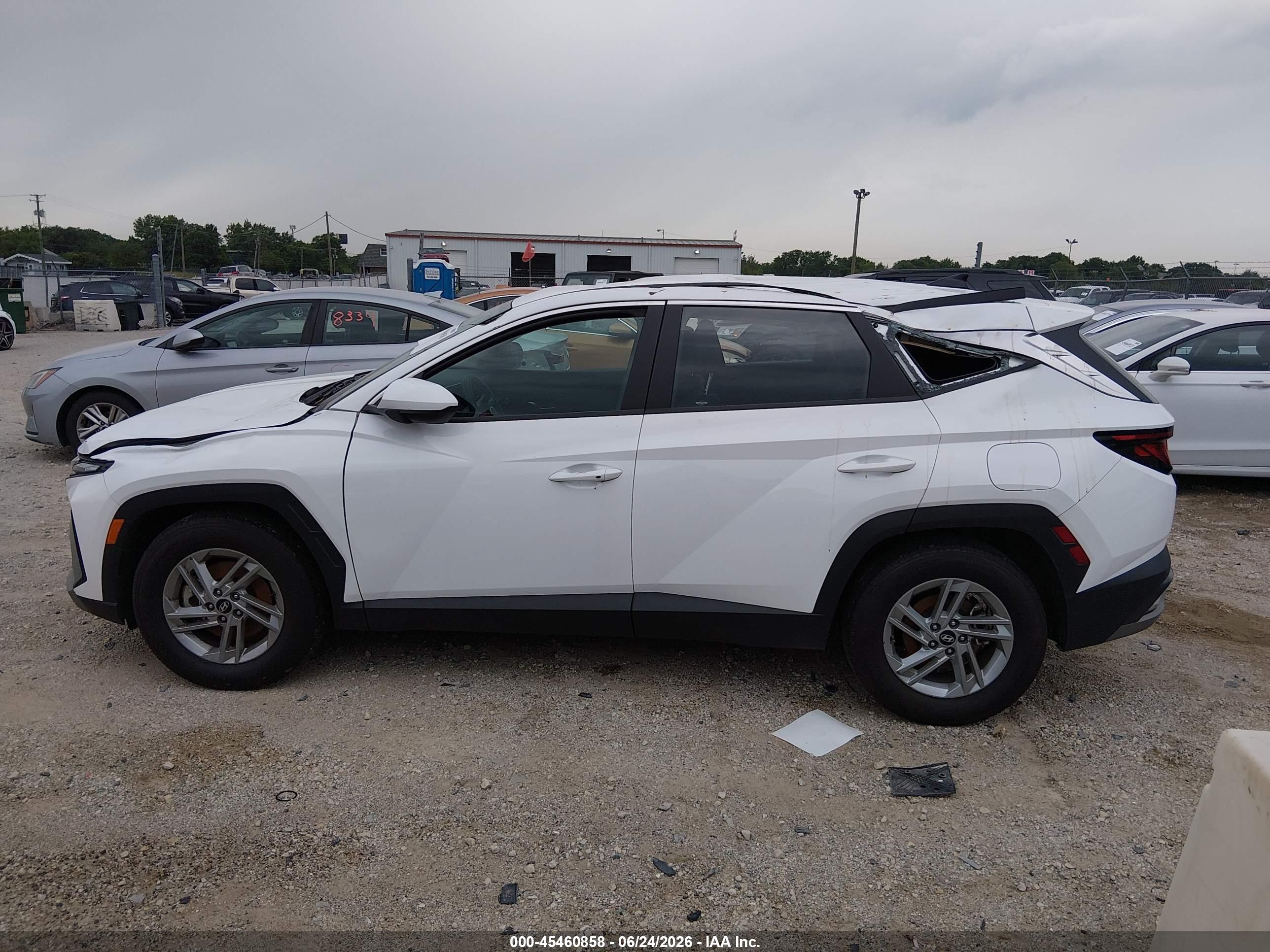 2025 HYUNDAI TUCSON SE