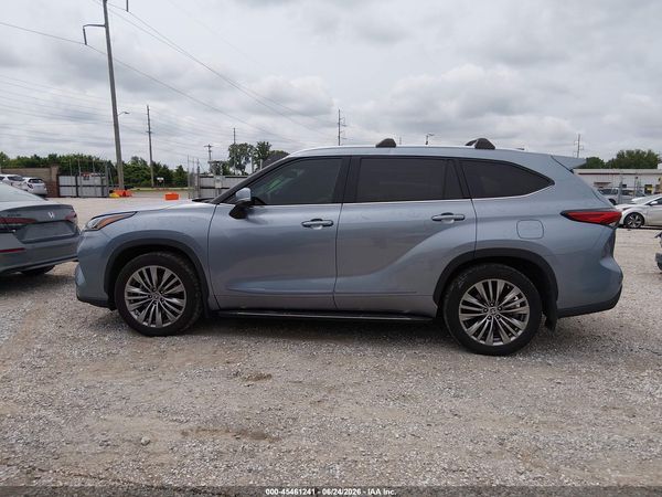 2021 TOYOTA HIGHLANDER PLATINUM