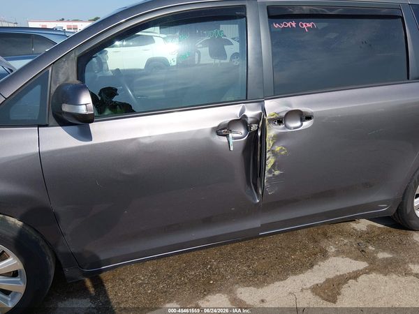 2015 TOYOTA SIENNA — I6