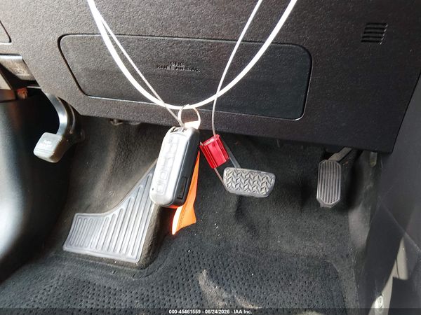2015 TOYOTA SIENNA — I11