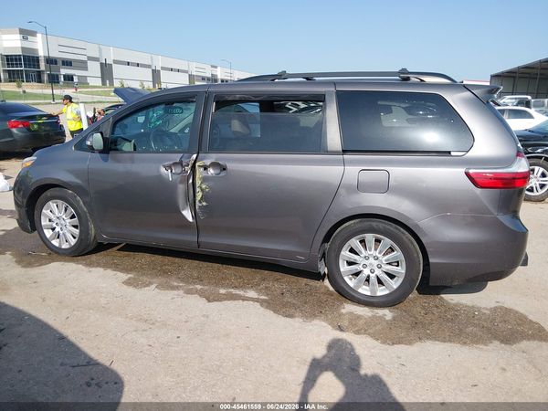 2015 TOYOTA SIENNA — I117