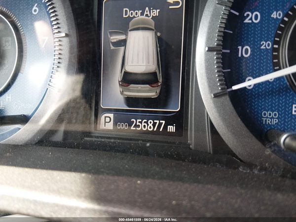 2015 TOYOTA SIENNA — I118