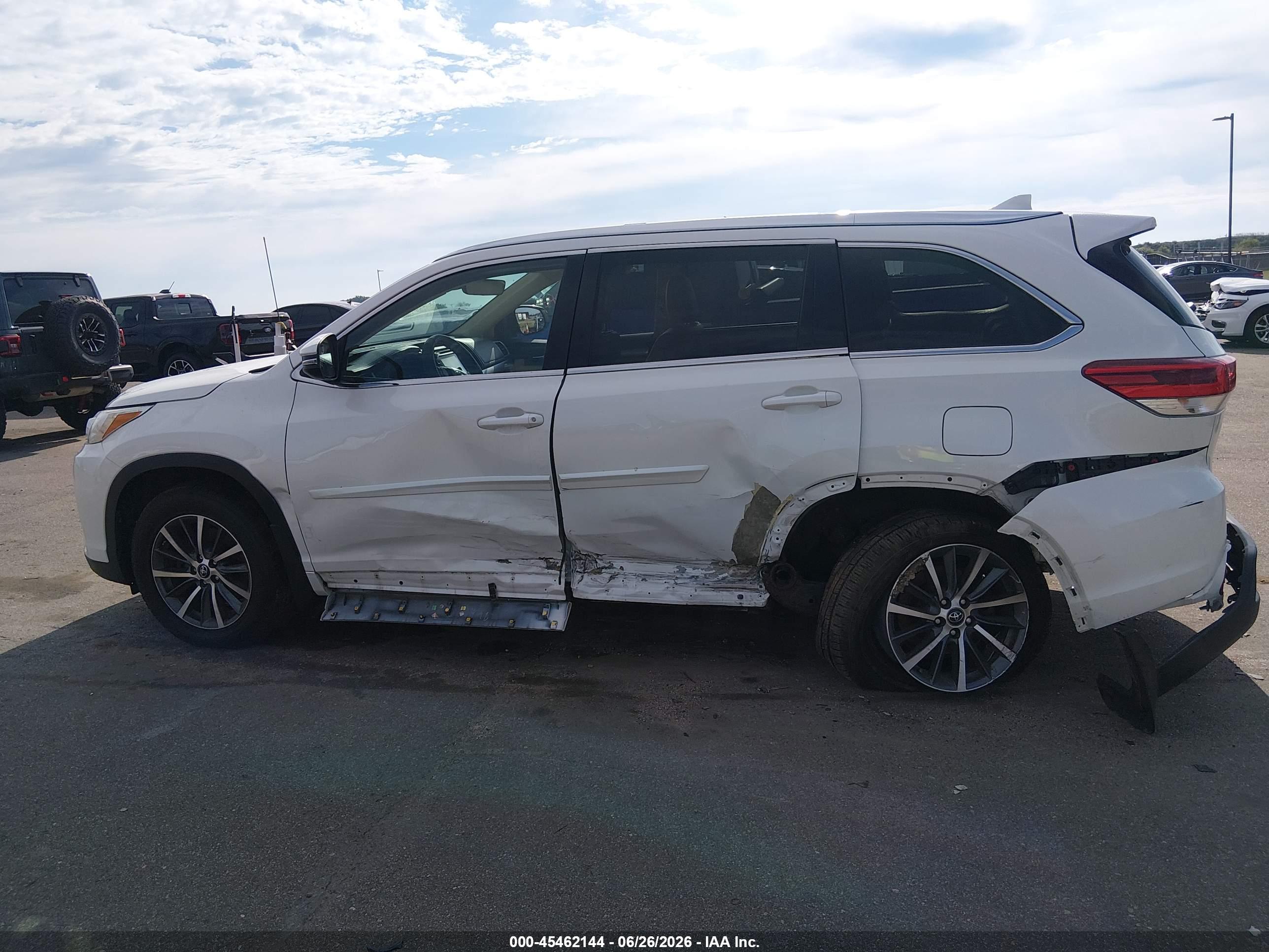 2018 TOYOTA HIGHLANDER XLE