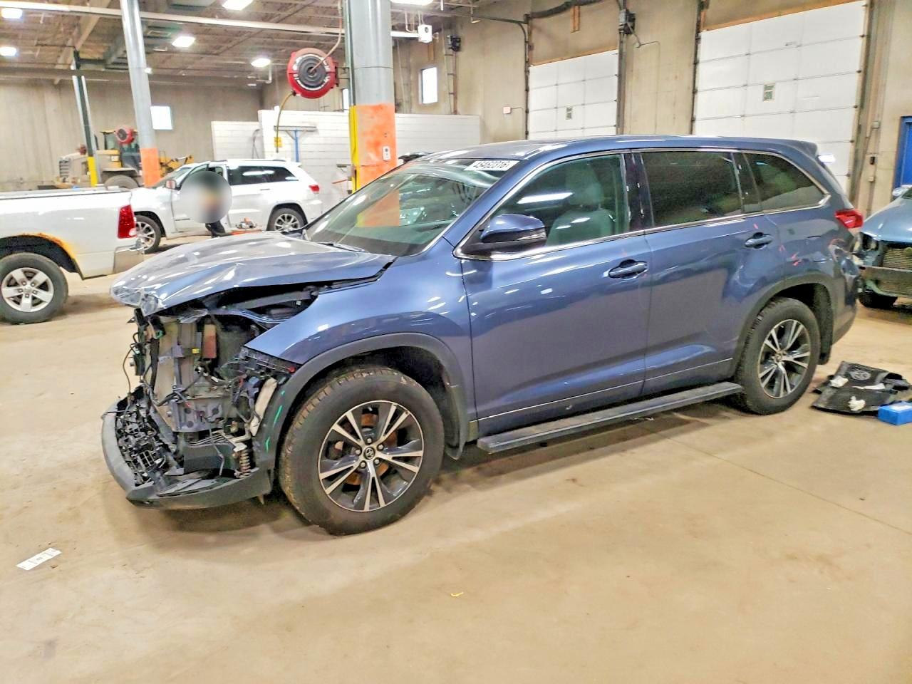 2018 TOYOTA HIGHLANDER LE/LE Plus