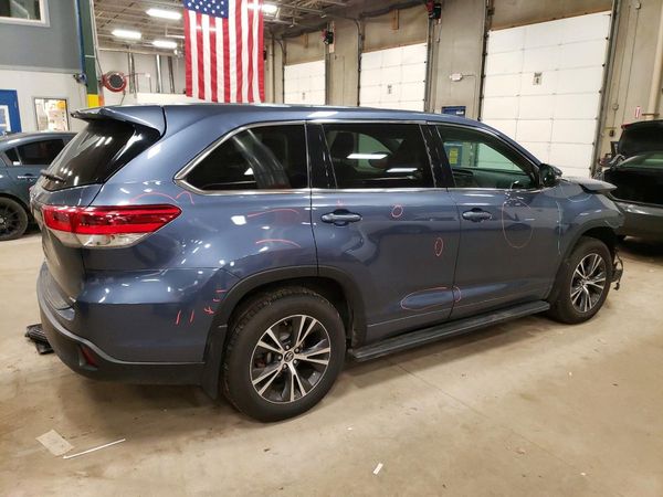 2018 TOYOTA HIGHLANDER LE/LE Plus