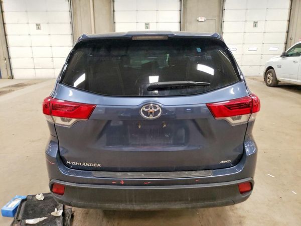 2018 TOYOTA HIGHLANDER LE/LE Plus