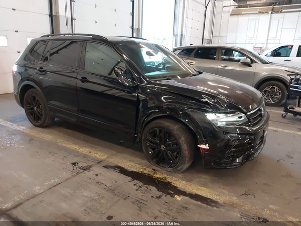 2022 VOLKSWAGEN TIGUAN 2.0T SE R-LINE BLACK — I1