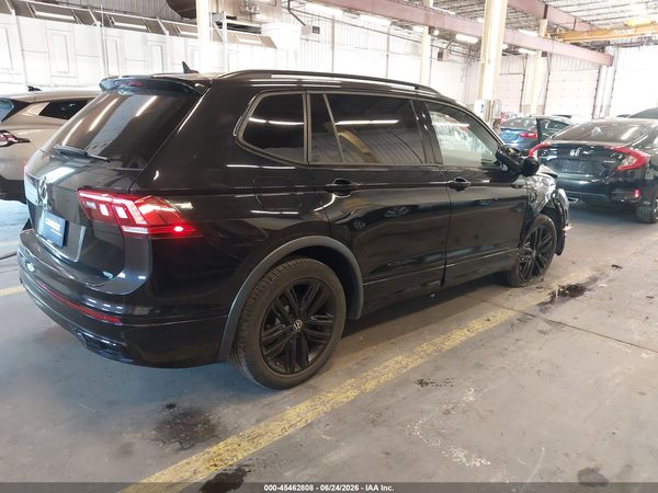 2022 VOLKSWAGEN TIGUAN 2.0T SE R-LINE BLACK — I4
