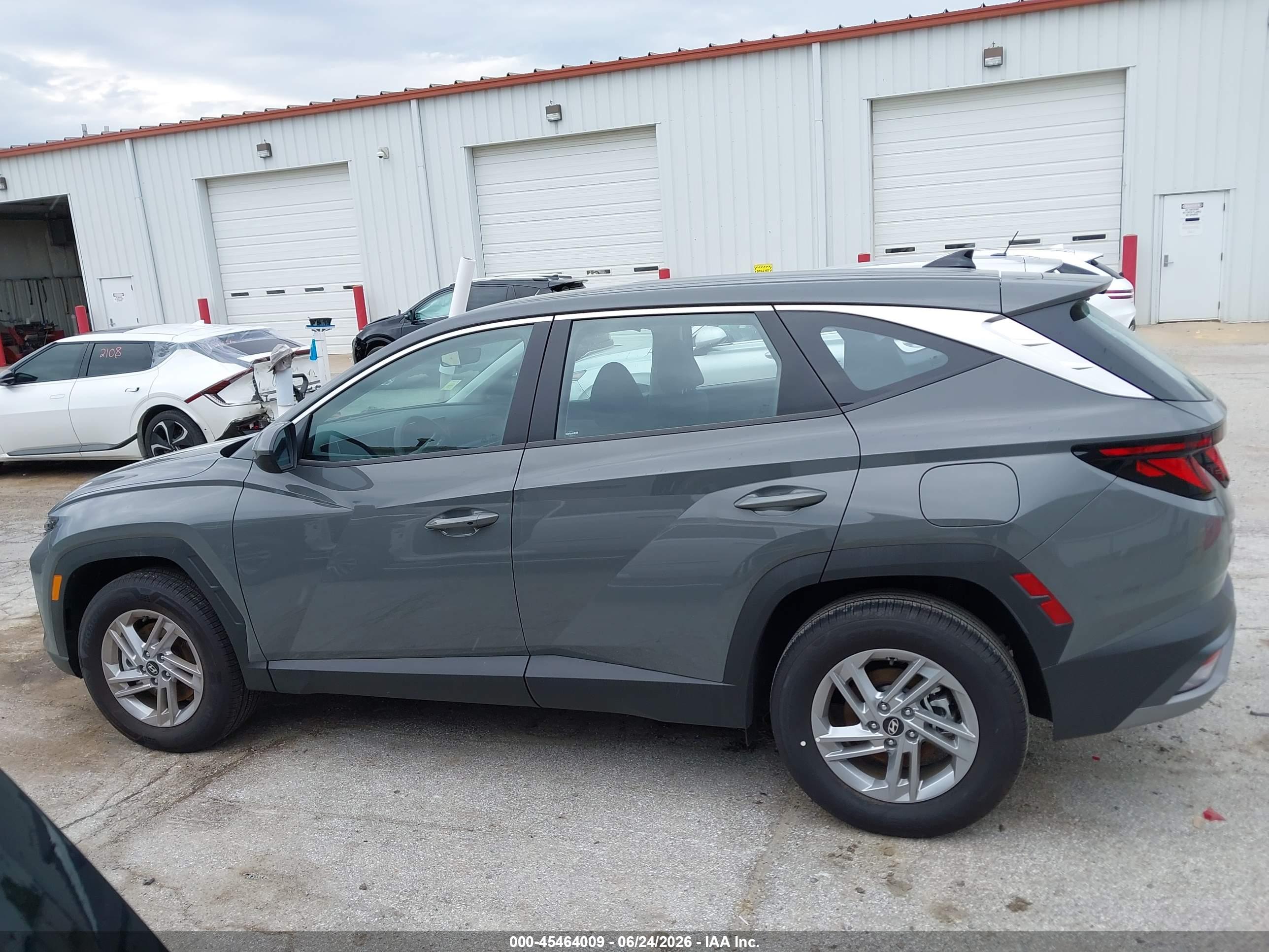2026 HYUNDAI TUCSON SE