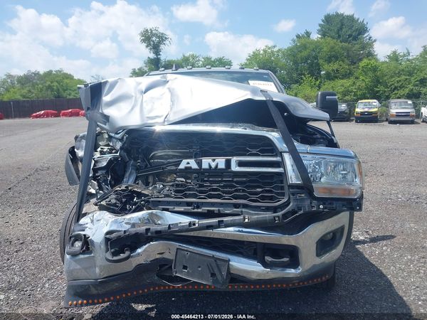 2024 RAM 5500 CHASSIS TRADESMAN/SLT