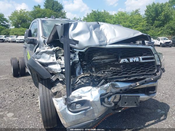 2024 RAM 5500 CHASSIS TRADESMAN/SLT