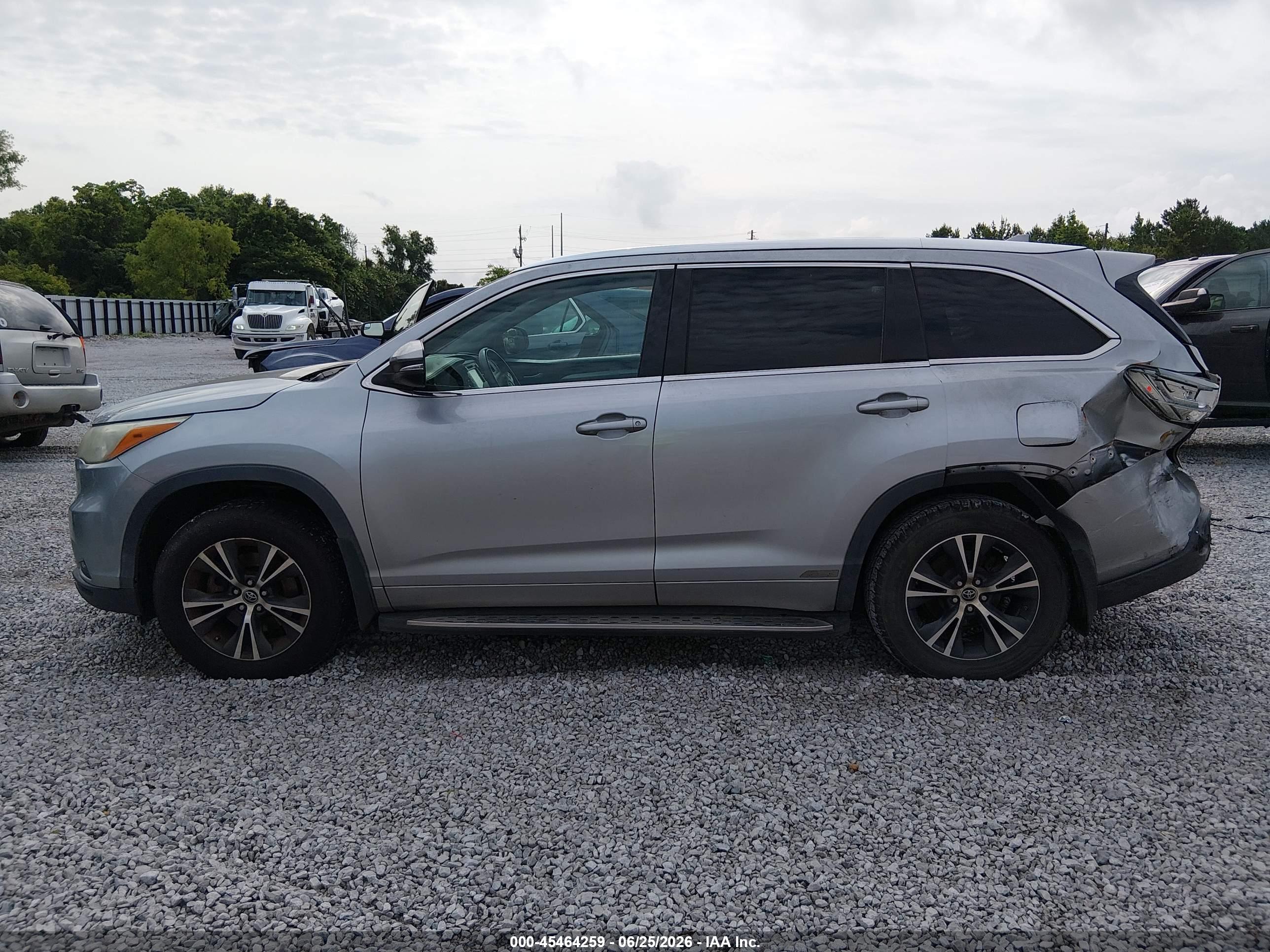 2016 TOYOTA HIGHLANDER XLE V6