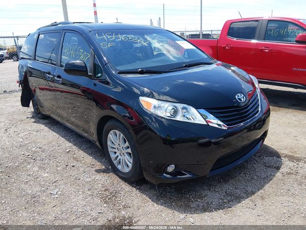 2015 TOYOTA SIENNA XLE PREMIUM 8 PASSENGER