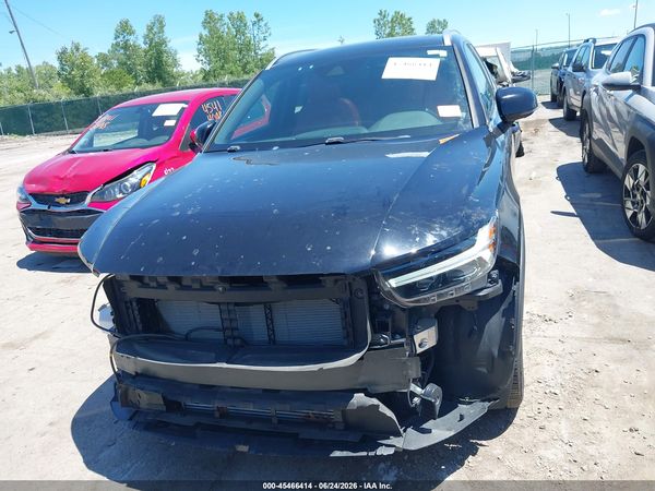 2020 VOLVO XC40 T5 INSCRIPTION