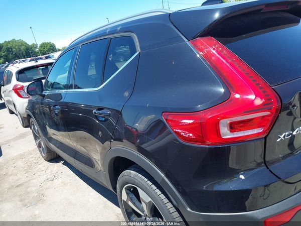 2020 VOLVO XC40