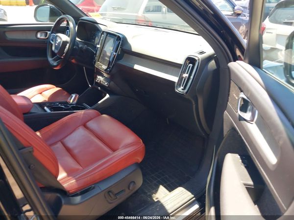 2020 VOLVO XC40 T5 INSCRIPTION