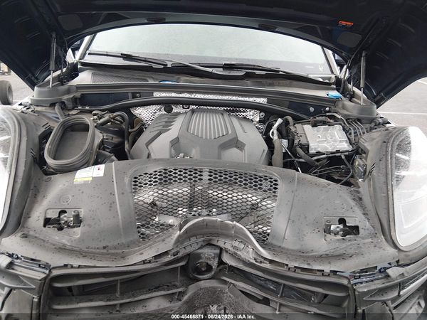 2023 PORSCHE MACAN T — I10