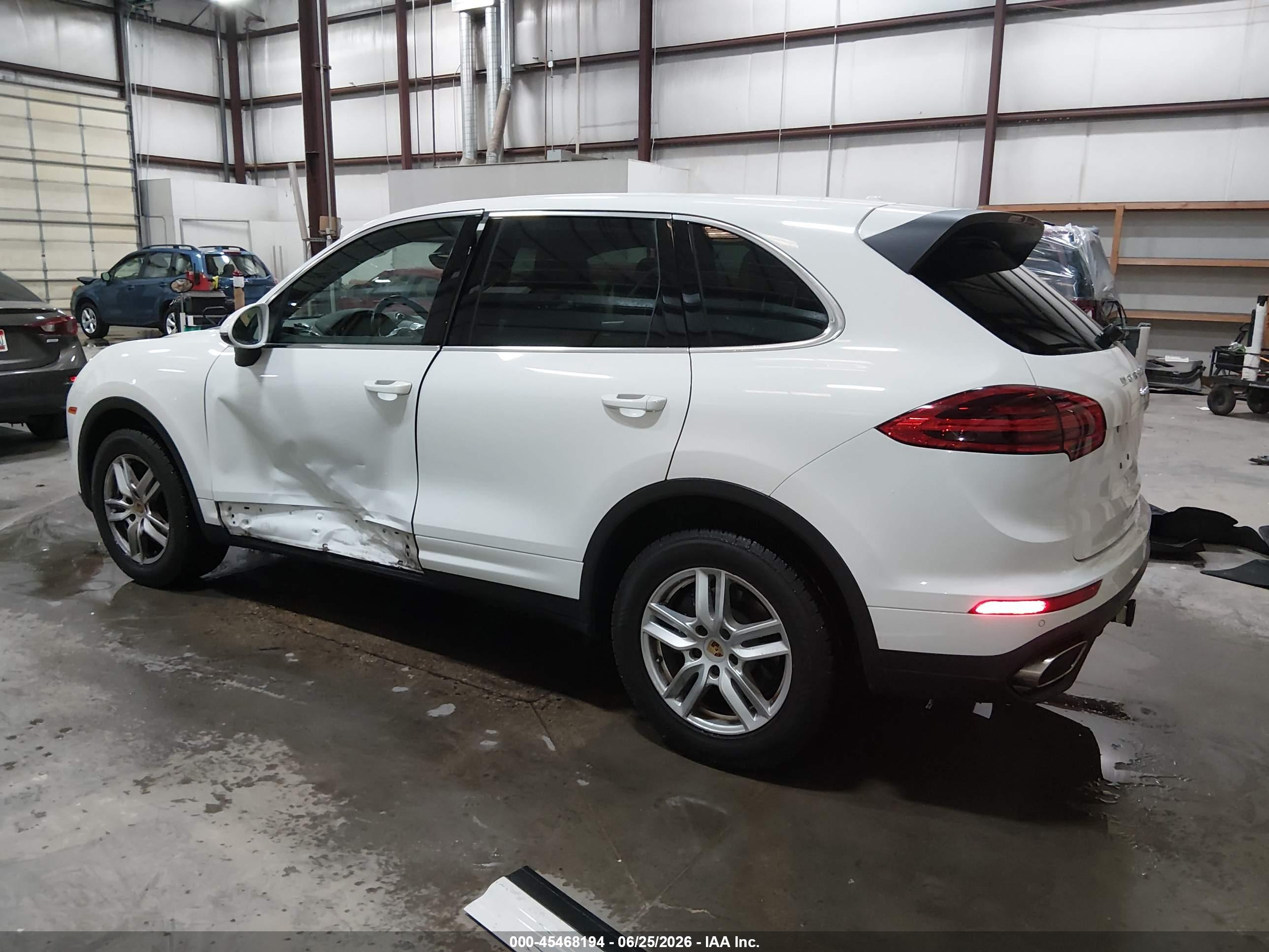 2016 PORSCHE CAYENNE