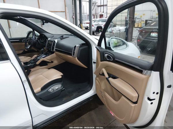 2016 PORSCHE CAYENNE