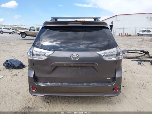 2017 TOYOTA SIENNA SE PREMIUM 8 PASSENGER