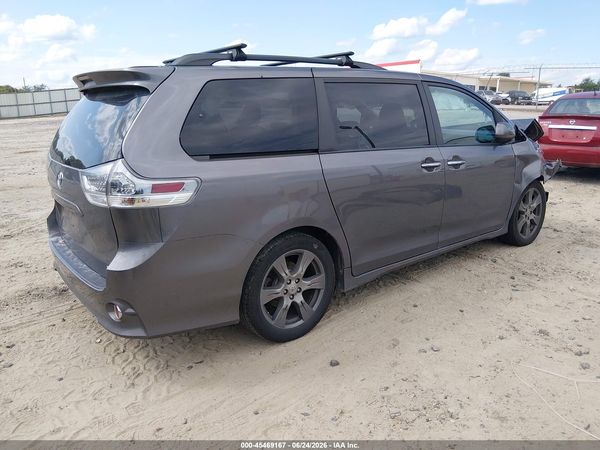 2017 TOYOTA SIENNA SE PREMIUM 8 PASSENGER