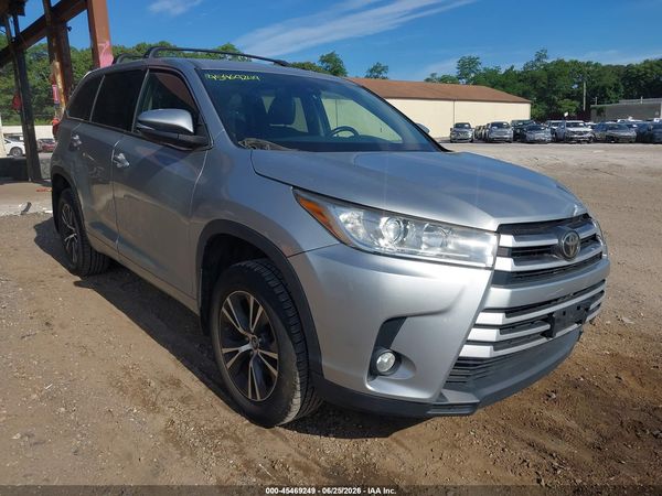 2017 TOYOTA HIGHLANDER LE PLUS
