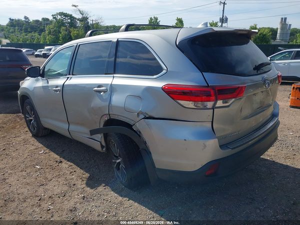2017 TOYOTA HIGHLANDER LE PLUS