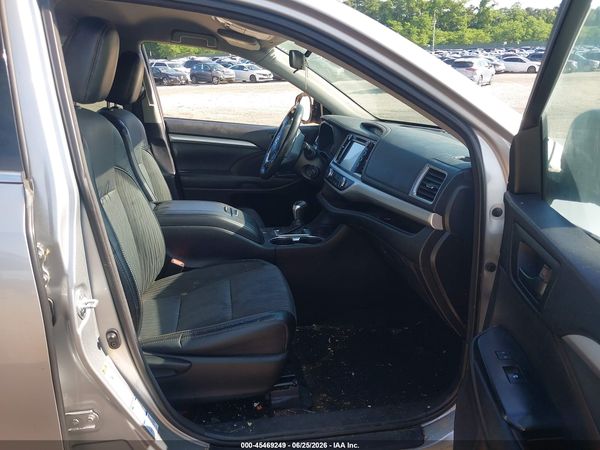 2017 TOYOTA HIGHLANDER LE PLUS