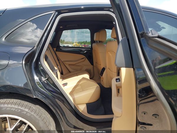 2018 PORSCHE MACAN