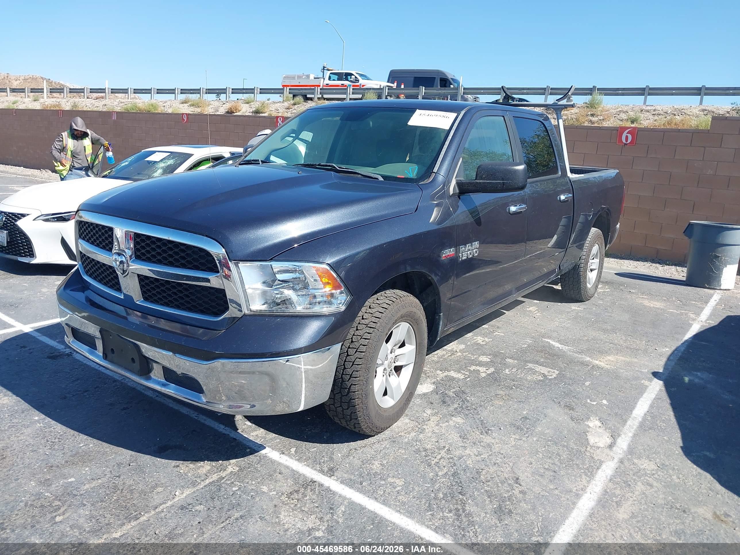 2017 RAM 1500 SLT  4X2 6'4 BOX