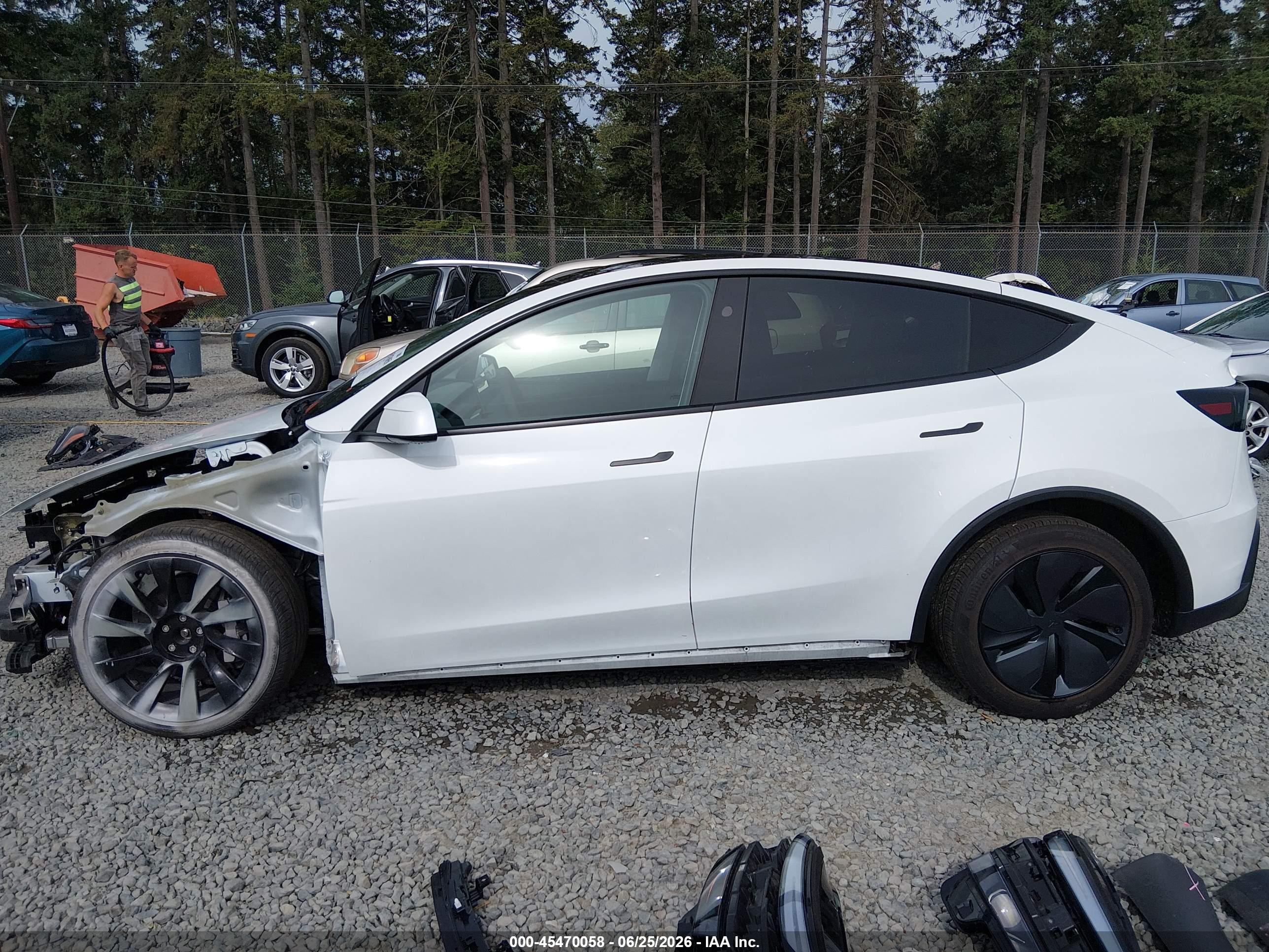 2026 TESLA MODEL Y
