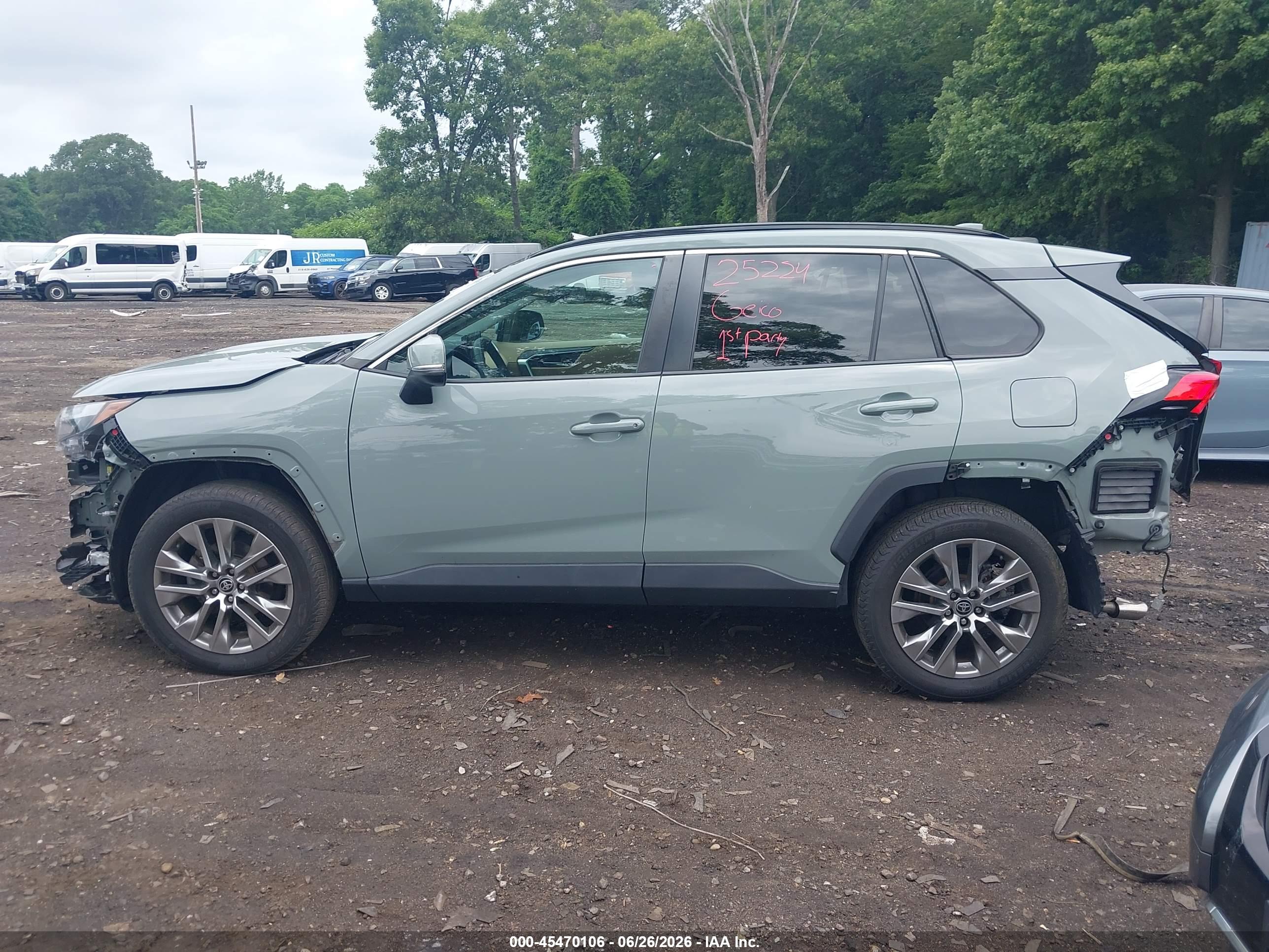 2022 TOYOTA RAV4 XLE PREMIUM