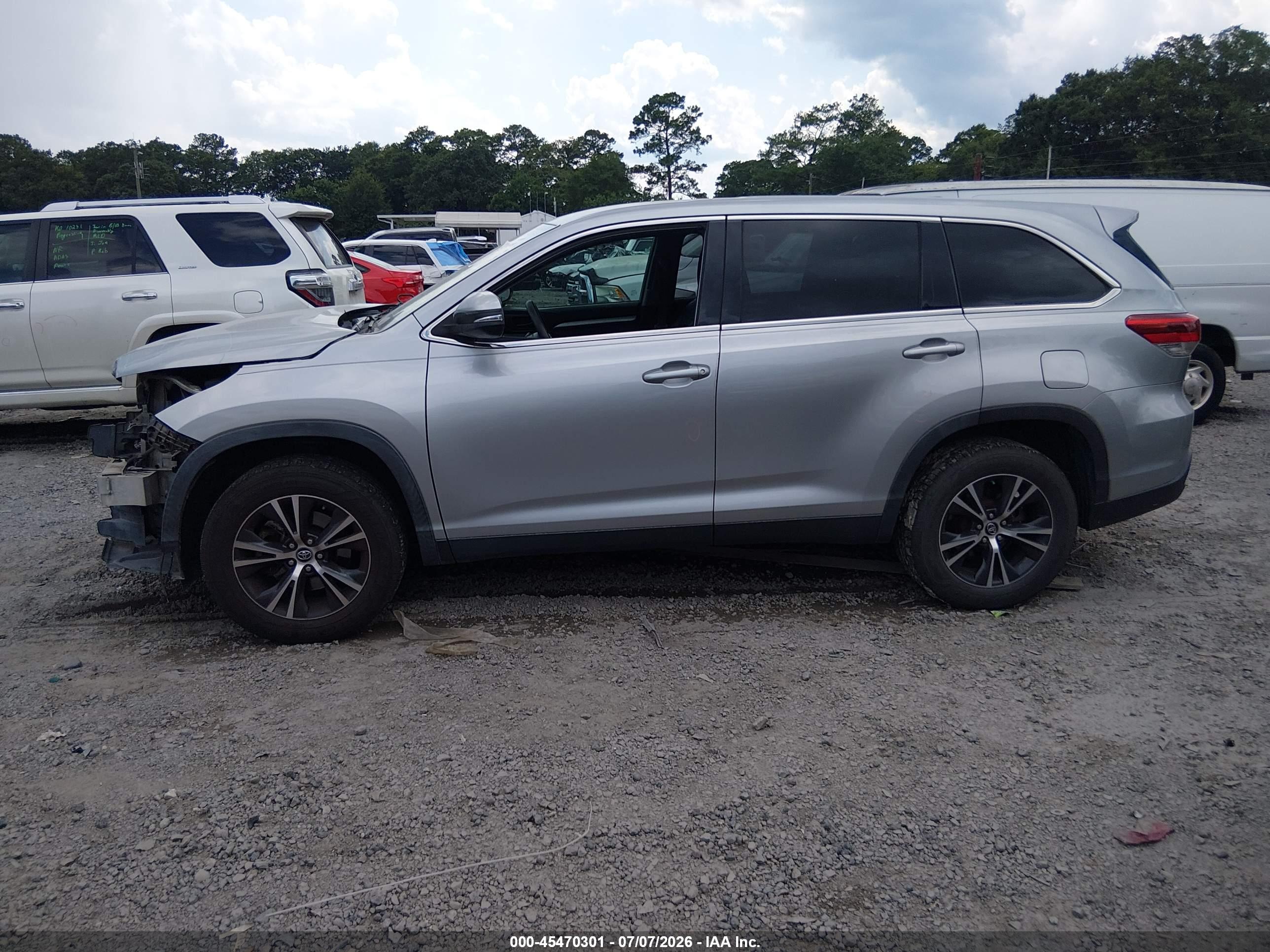 2019 TOYOTA HIGHLANDER LE