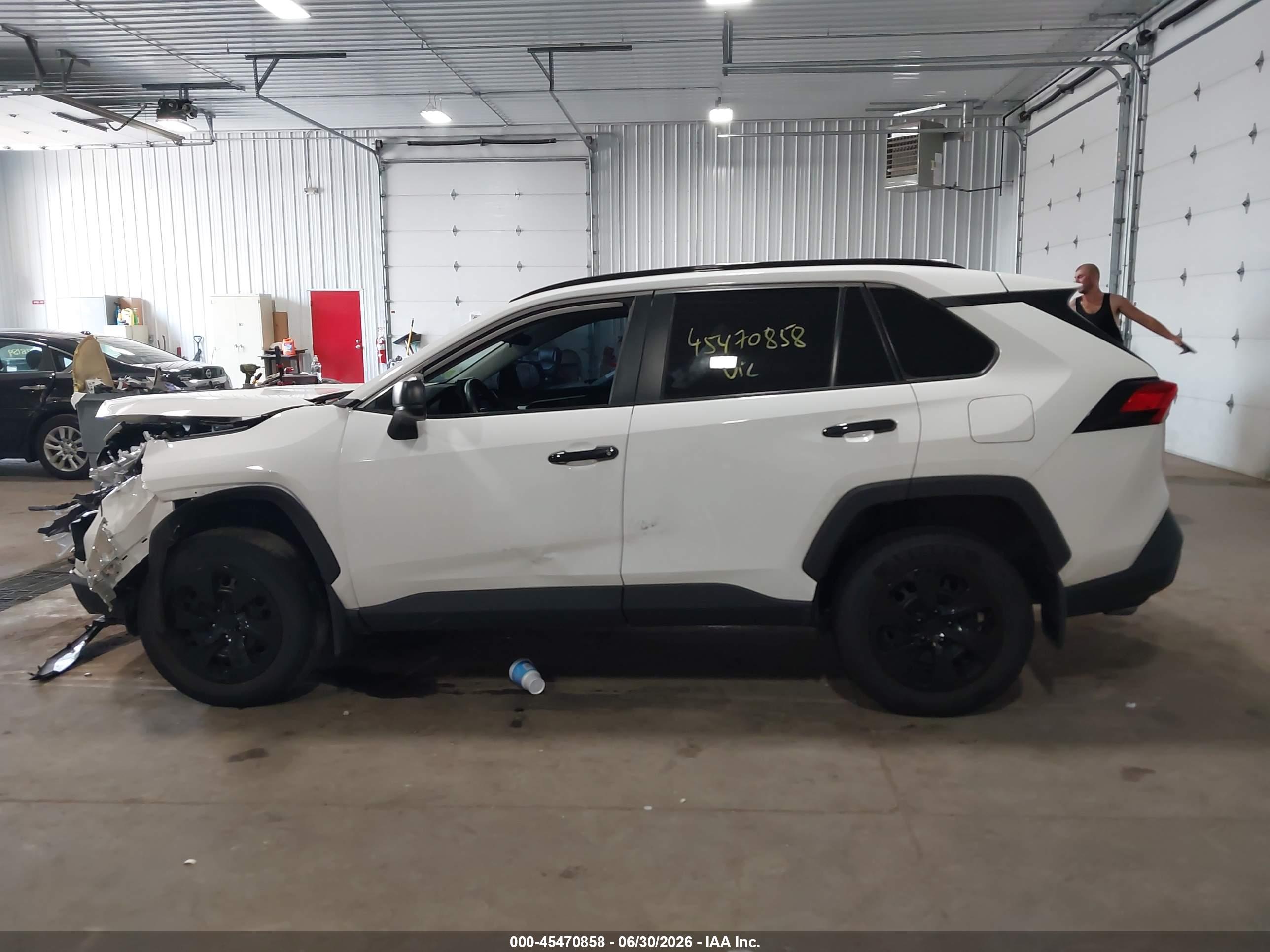 2021 TOYOTA RAV4 LE