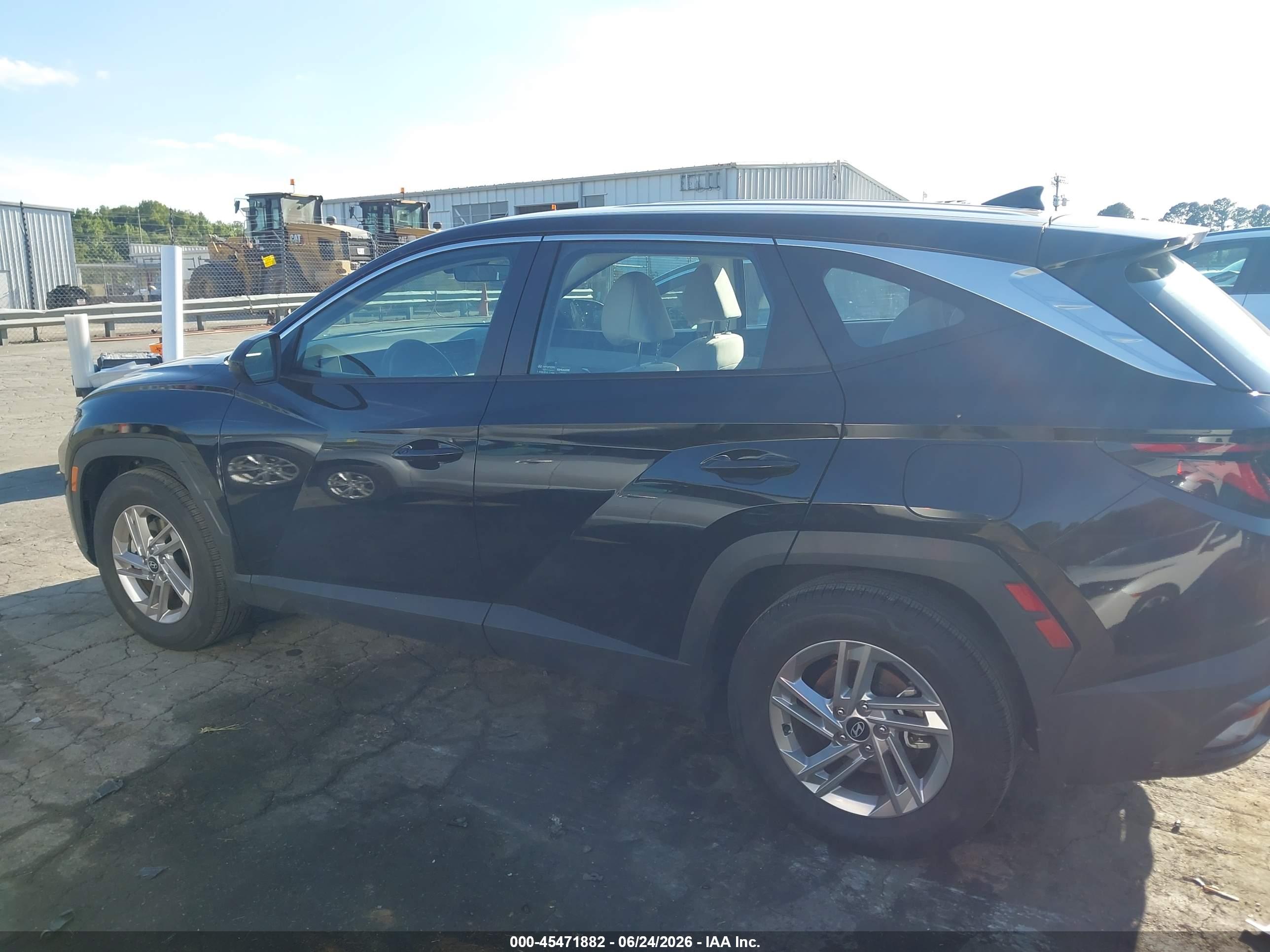 2025 HYUNDAI TUCSON SE