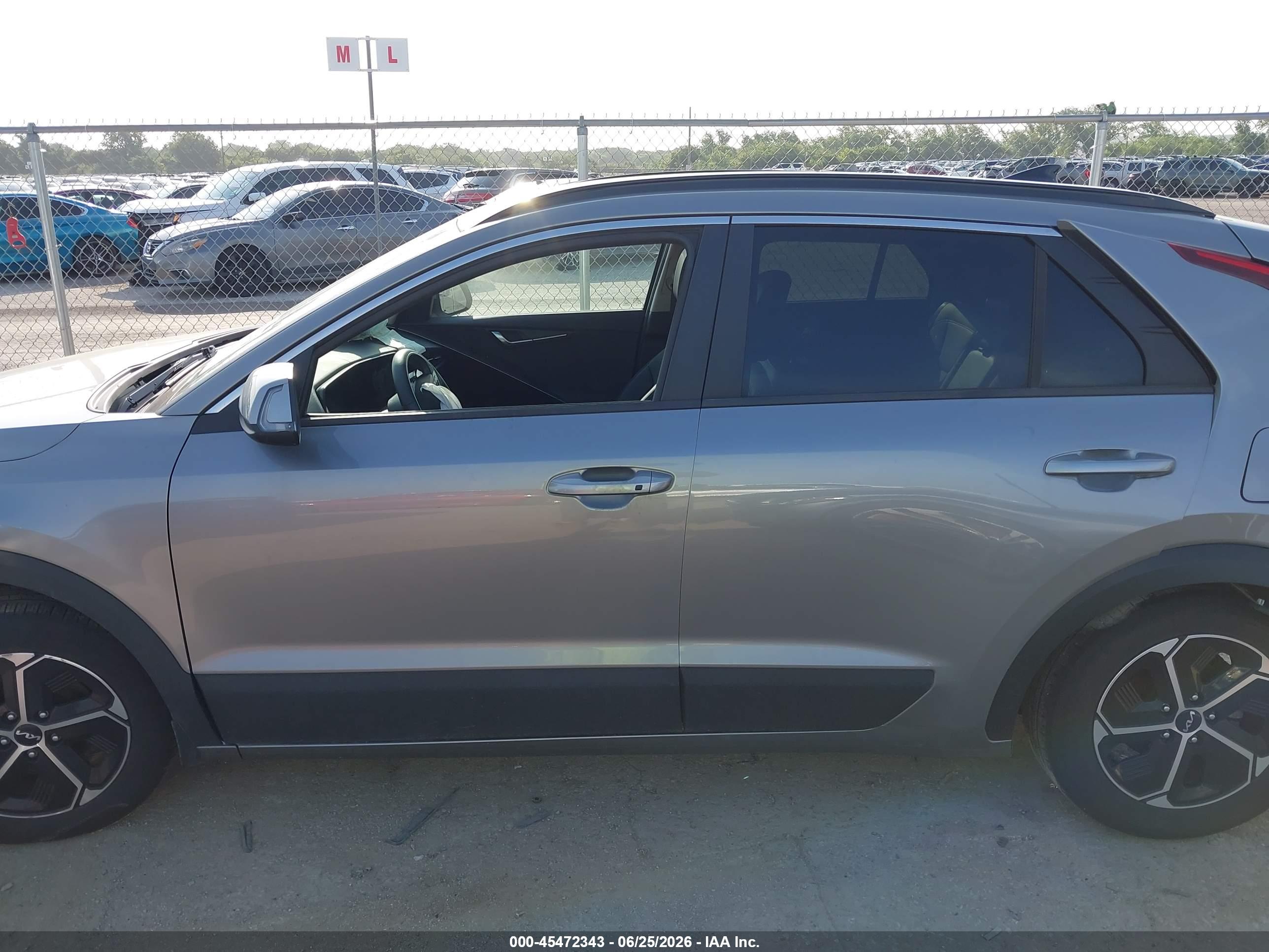 2024 KIA NIRO EX