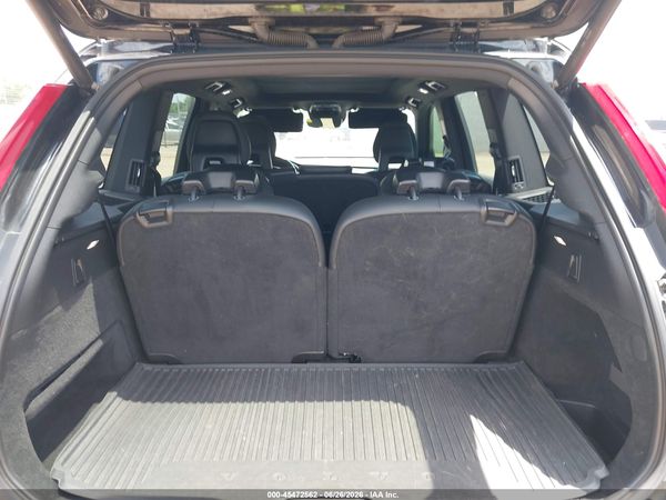 2017 VOLVO XC90 T6 MOMENTUM