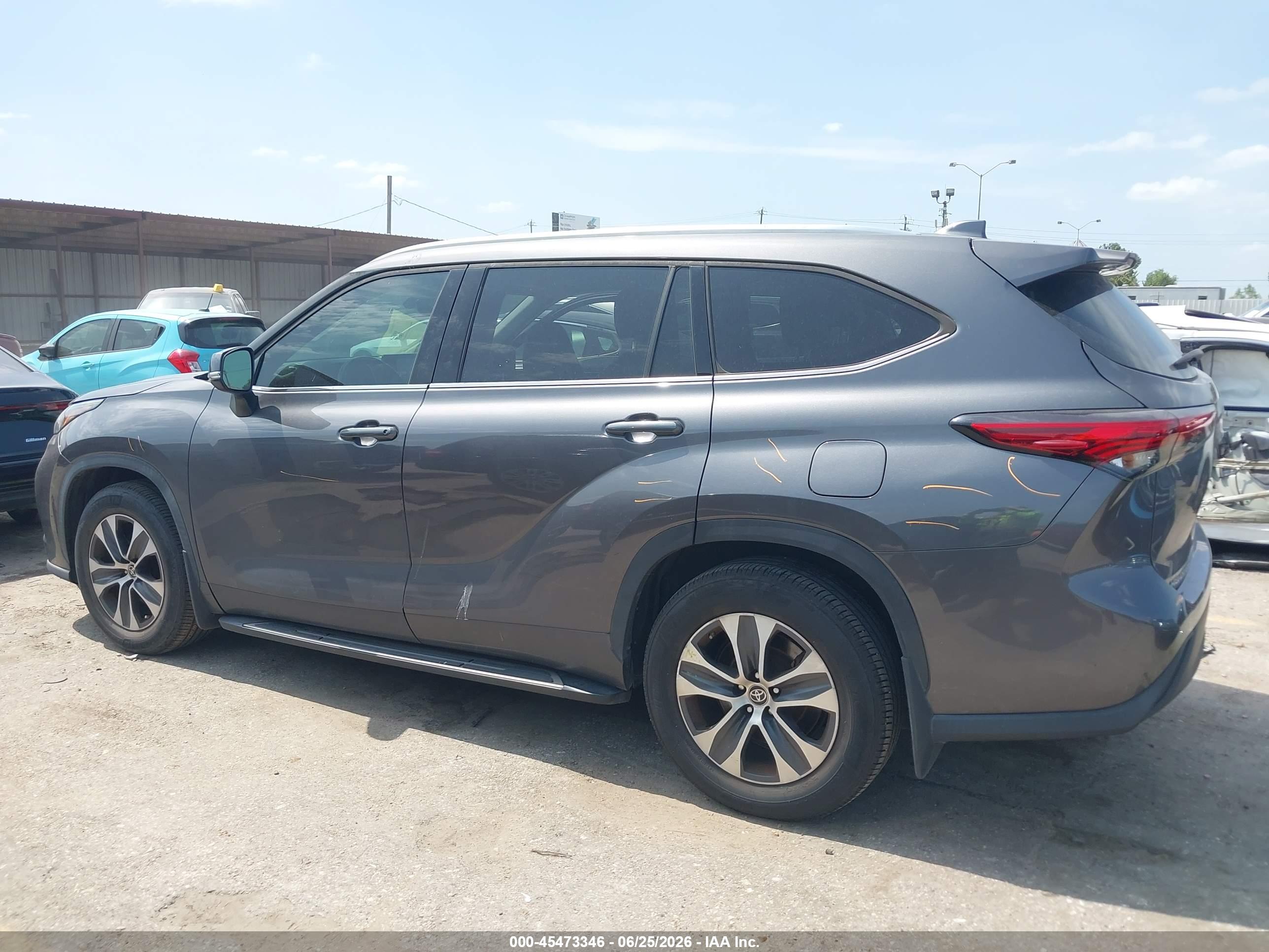 2021 TOYOTA HIGHLANDER XLE