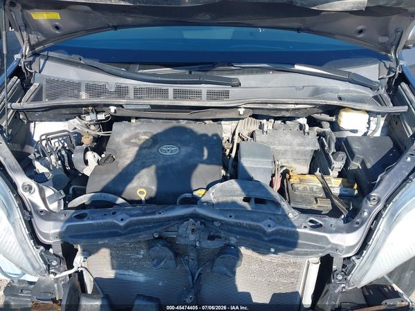 2016 TOYOTA SIENNA LE 8 PASSENGER