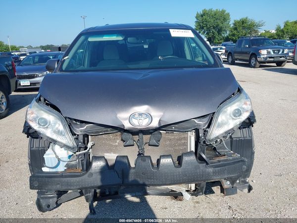 2016 TOYOTA SIENNA LE 8 PASSENGER
