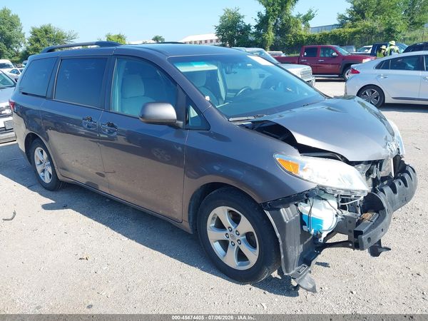 2016 TOYOTA SIENNA LE 8 PASSENGER