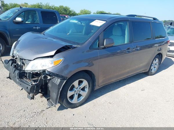 2016 TOYOTA SIENNA LE 8 PASSENGER