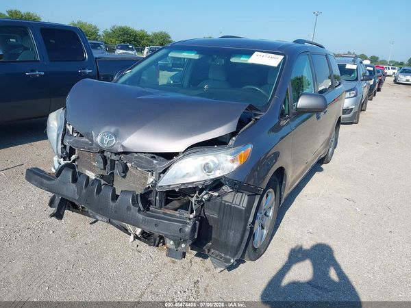 2016 TOYOTA SIENNA LE 8 PASSENGER