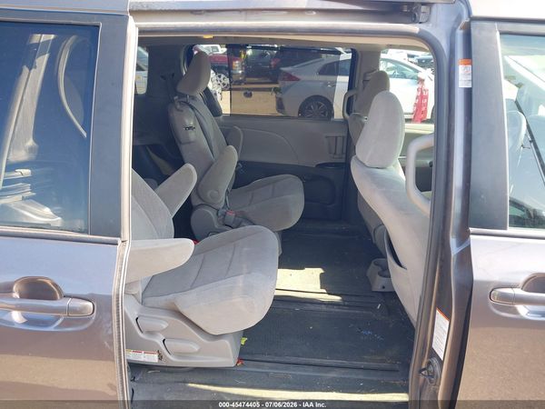 2016 TOYOTA SIENNA LE 8 PASSENGER