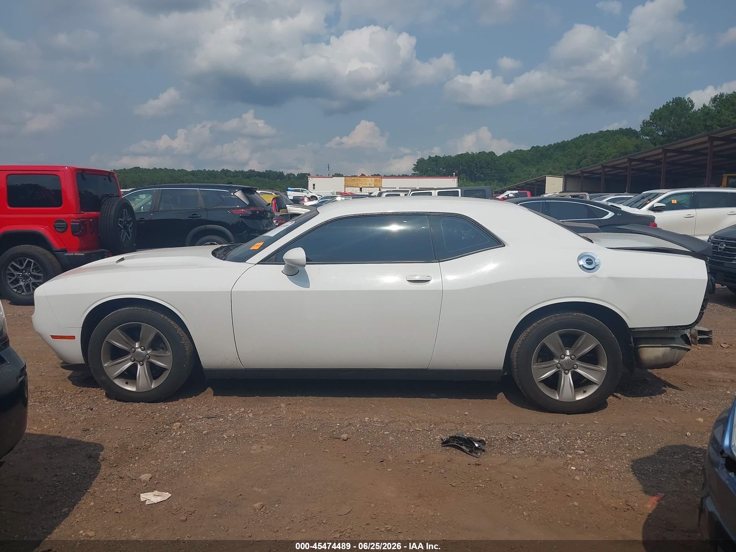 2016 DODGE CHALLENGER SXT