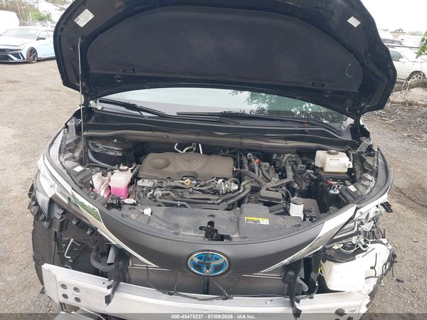 2023 TOYOTA SIENNA XLE