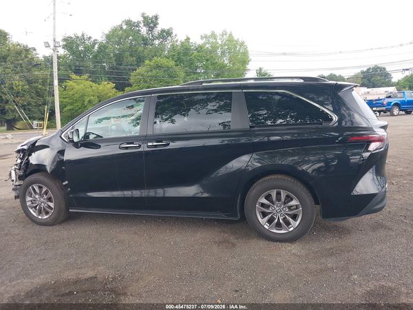 2023 TOYOTA SIENNA XLE